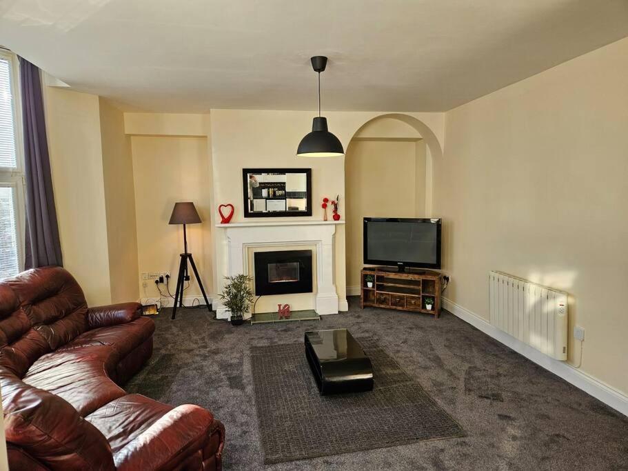 Apartment Centre. Spacious Apartment. Ideal Location.
